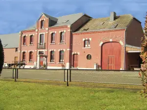 Holiday Home in Cul-Des-Sarts with Roofed Terrace