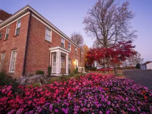 Cromwell Manor Inn飯店