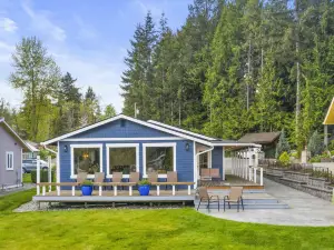 Idyllic Lakeside Getaway - Hidden Gem