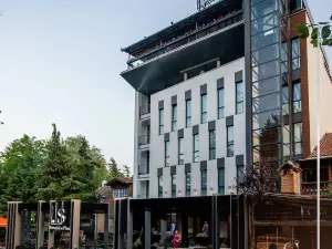 Seraphine Plaza