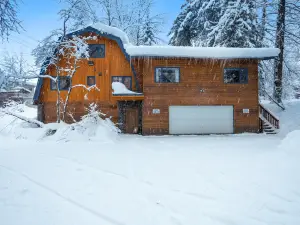 Conveniently located condo near skiing & hiking