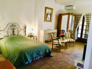 La Vieille Demeure