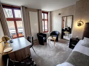Logis Hôtel & Restaurant - les Hauts de Montreuil