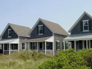 Iconic, historic cottage overlooking Cape Cod Bay