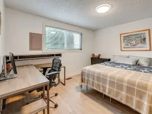 Near Mcnary Dam! Pet-friendly Condo on Golf Course