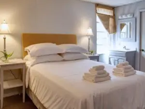 Pine Hill Arms Hotel