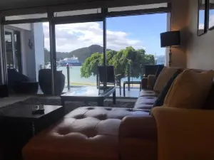 Picton Waterfront Oxley's Luxury Apartment