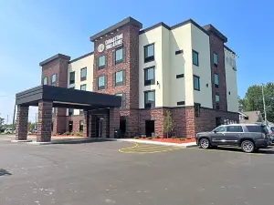 Cobblestone Hotel & Suites - Little Chute