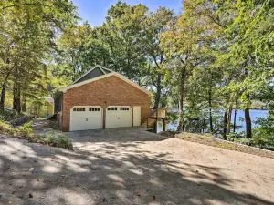 Ideal Chickamauga Lake Home and Dock and Fire Pit