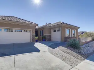 Tucson Home w/ Private Pool & Mountain Views!