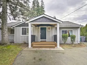 Deck + Game Room: Redmond Home ~ 17 Mi to Seattle