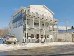 Cozy Van Buren Apartment w/ Deck, Near Atv Trails!