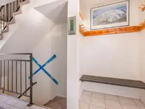 Perfect Ski Rental 2 Blocks from Village Gondola