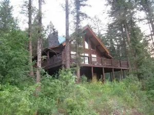 Great All Season Log House in Alpine,WY