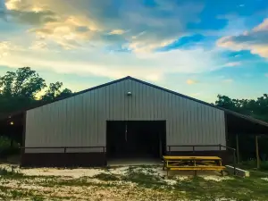 Secluded farmhouse retreat - Meramec river access!