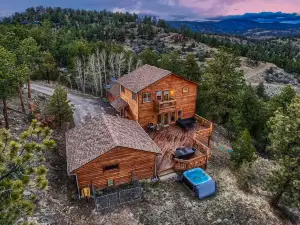 Expansive Deck and Hot Tub - Amazing Mountain Retreat