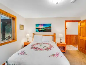 Experience Montana Cabins - Hummingbird Family Cabin #6