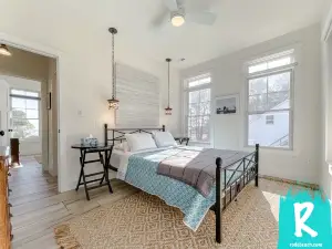 Stunning Waterfront Retreat - Private Pier, Tesla Charger