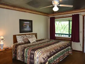 Anglers Riverfront Motel