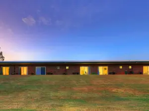 Heritage Lodge Motel