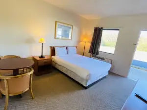 Traveler's Place Inn & Suites