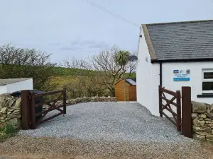 Beautiful 2-Bed Semi Rural Cottage Enclosed Garden