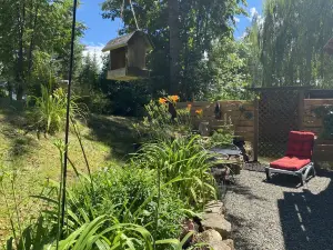 Kaslo Getaway - private and natural experience.