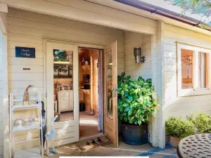 Duck Lodge B&B with Hot Tub