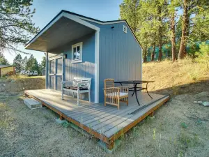 Cascade Cabin Hideaway w/ Views, 1/2 Mi to Lake