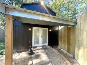 Charming barn with 1 bedroom and AC, WiFi in beautiful Brookhaven