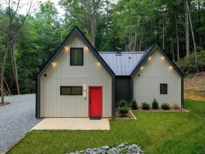 ลักชัวรี โฮม - เดอะ บังกะโล