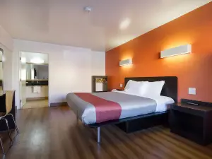 Motel 6 Claremont, CA