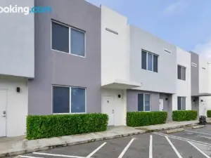 Amazing Townhouse 15 Minutes from the Beach