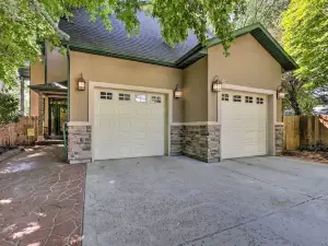 Secluded Home w/ Hot Tub & Mountain Views!