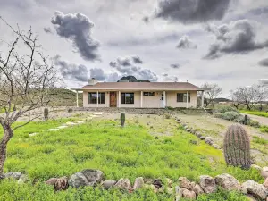 7 Acres, Pool Table: Mountain-View Home in Phoenix