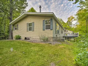 Tranquil Cabin Getaway Near Red Cedar Lake!