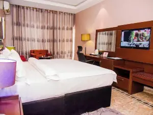 PINE HILL HOTEL