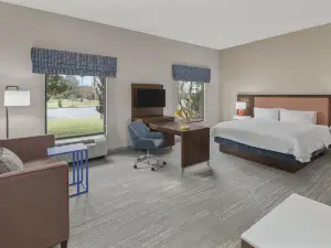 75號州際公路北梅肯歡朋套房飯店