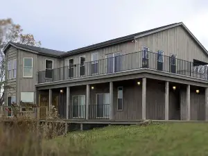 Mountaintop Get-A-Way-Spacious 7 Bedroom Home With Plenty Of Outdoor Family Fun!