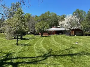 Close to town, the college and a beautiful serene surrounding