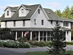 Eagles Mere Lodging Perfect for Two People -  Across from Outlet Pond