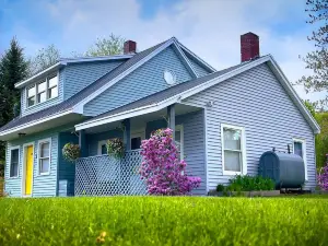 An Authentic Clean & Cozy Maine Homestay