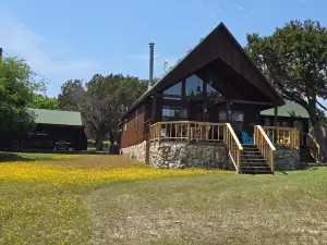 Family Fun, Large Deck, King Bed, Firepit, Serene, Lake Close by, Activities