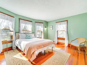 'Chestnut Hill' Vintage Farmhouse w/ Deck & Yard