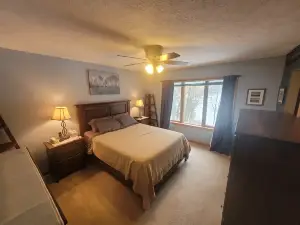 Lake Access and Outdoor Fun - Stunning Lakefront Retreat