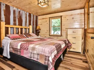 Lakeside Retreat - Fireplace, Private Dock, Stunning Deck
