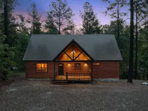 Mountain Cabin Retreat - Pool Table, Private Hot Tub, Views