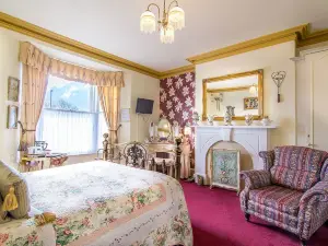 Creston Villa Guest House