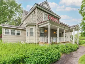 11 Mi to Oneida Lake Spacious Apt in Verona!