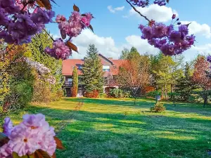Awesome Home in Insko with 4 Bedrooms and Wifi